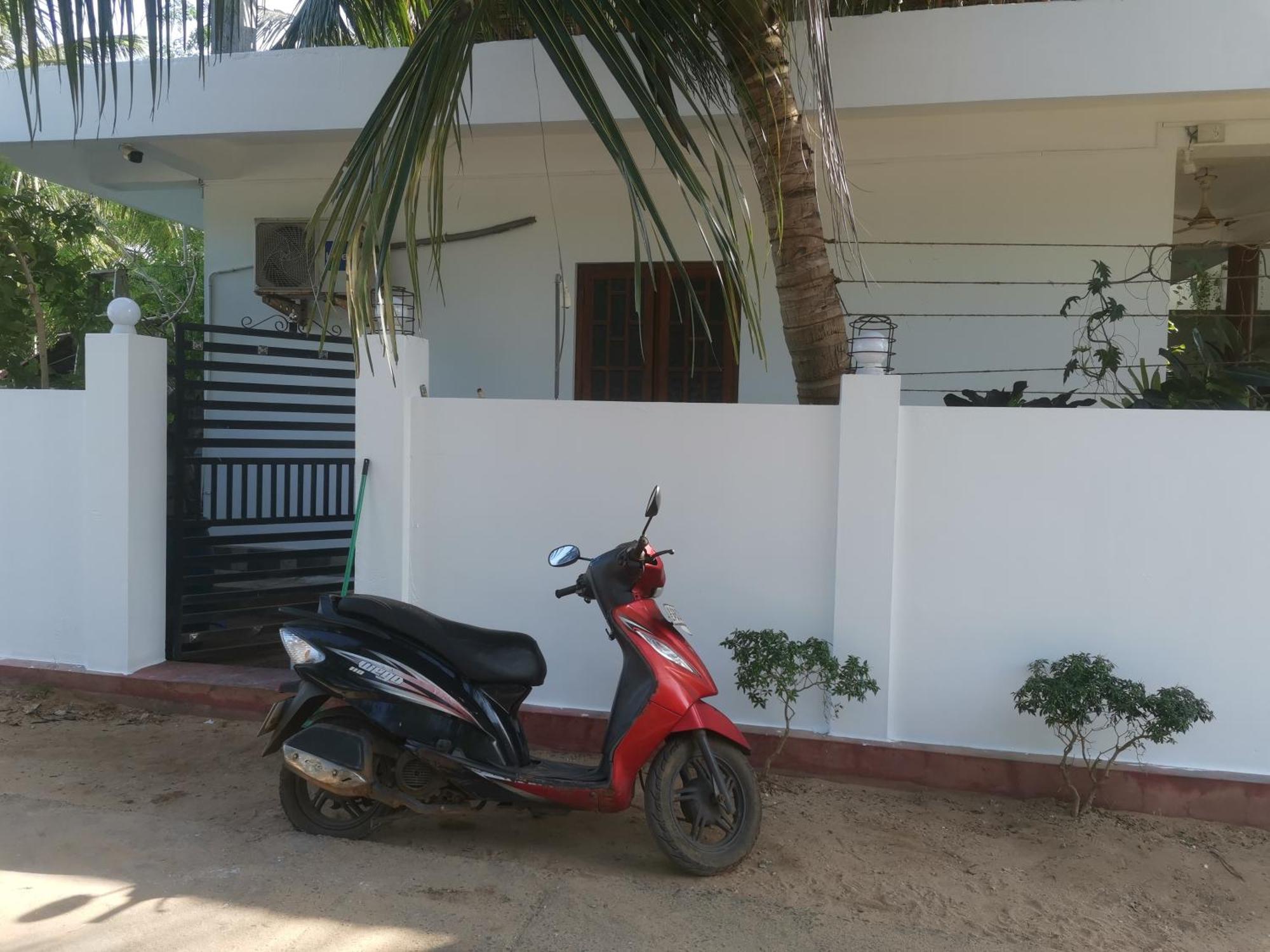 Surf Reef Beach Trincomalee Exterior photo