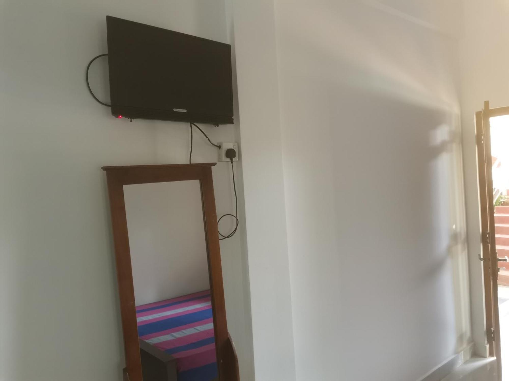 Surf Reef Beach Trincomalee Exterior photo