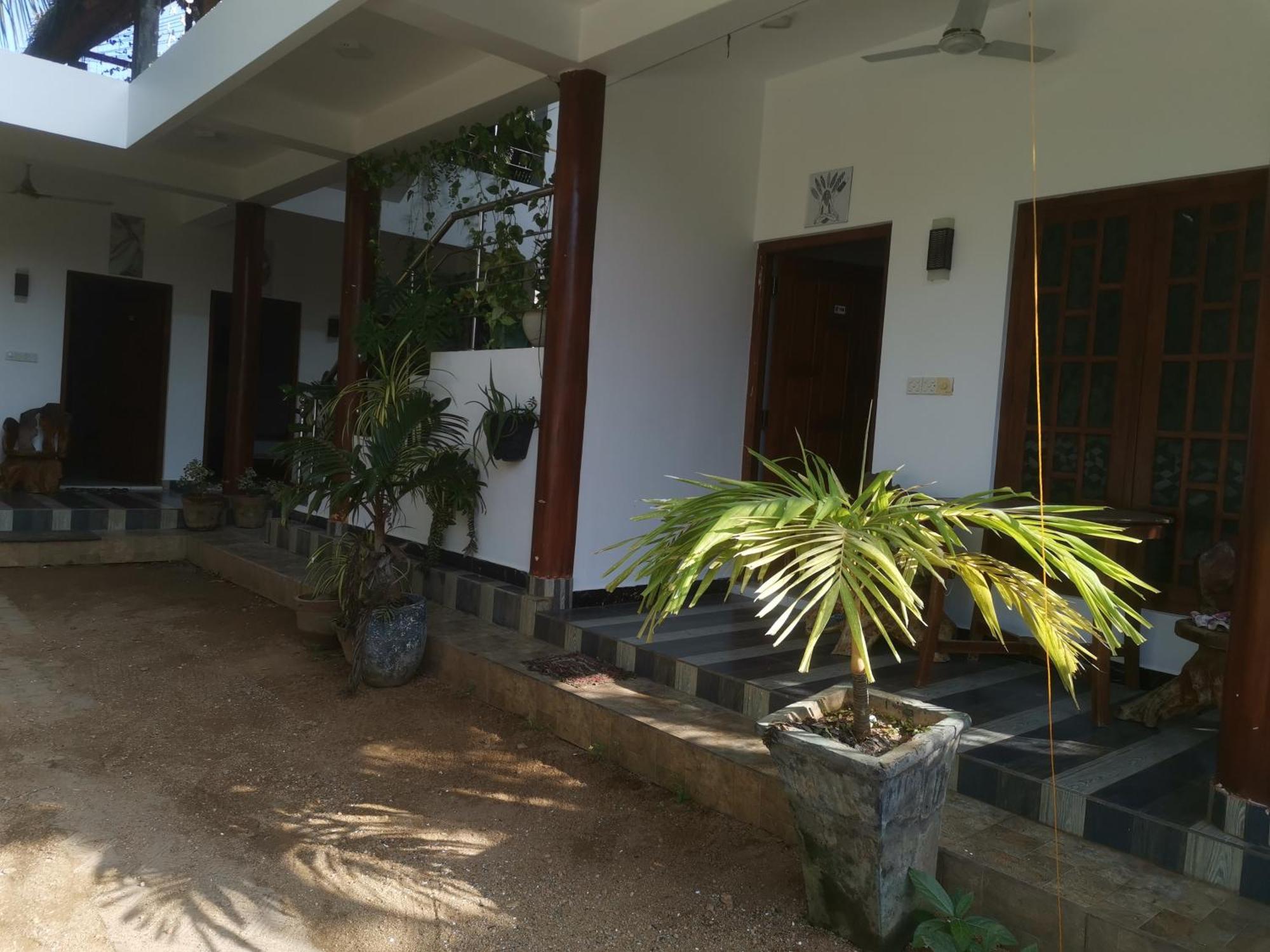 Surf Reef Beach Trincomalee Exterior photo