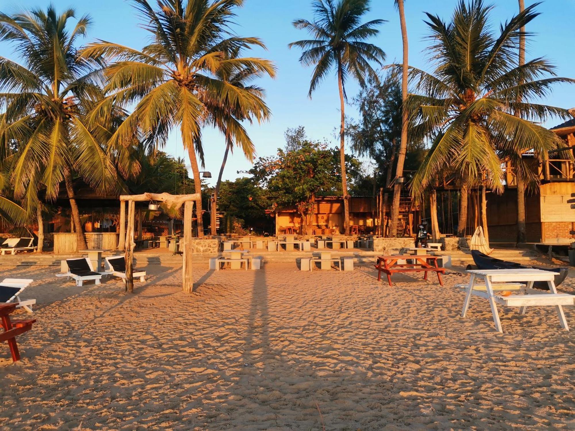 Surf Reef Beach Trincomalee Exterior photo
