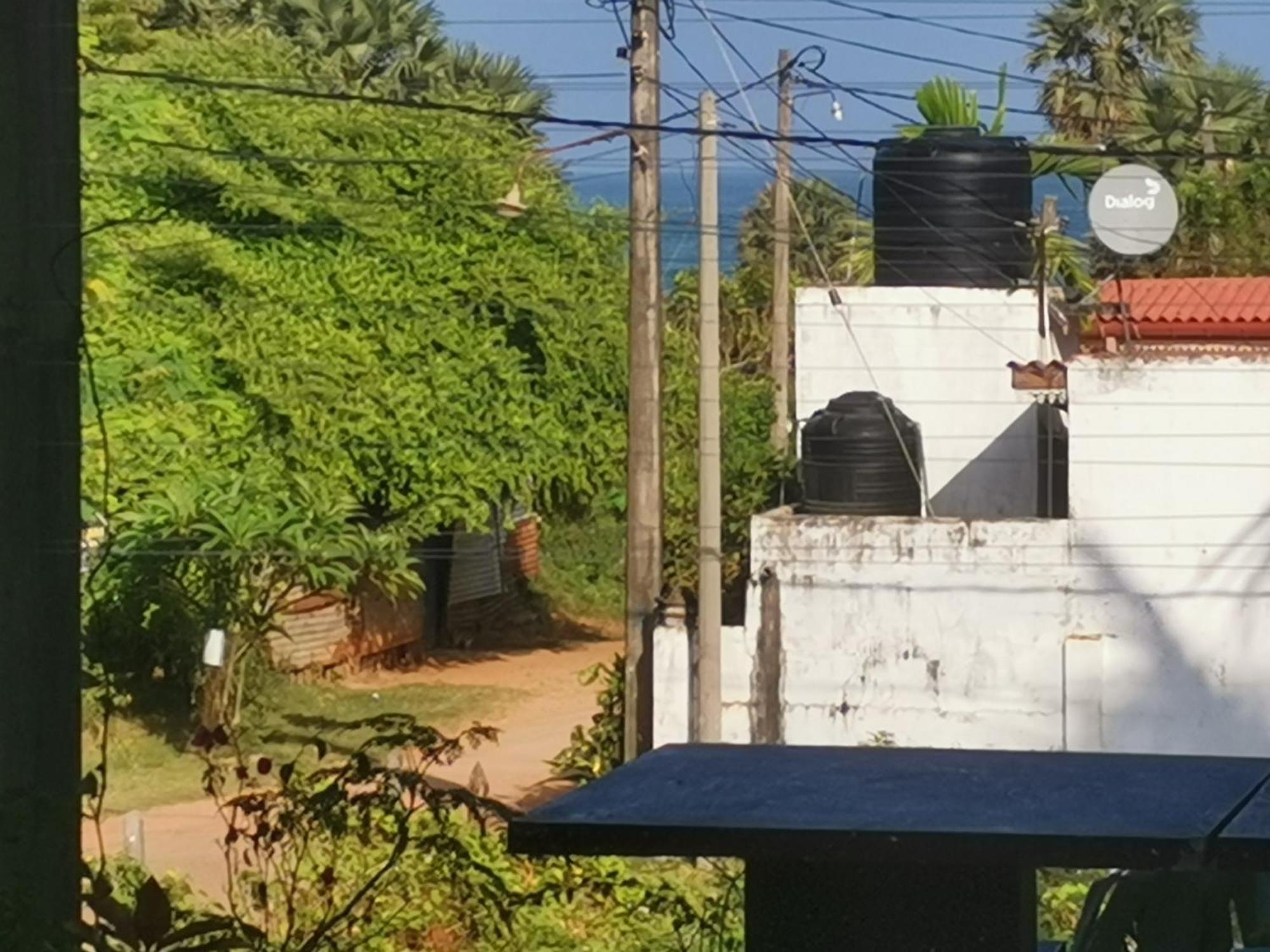 Surf Reef Beach Trincomalee Exterior photo