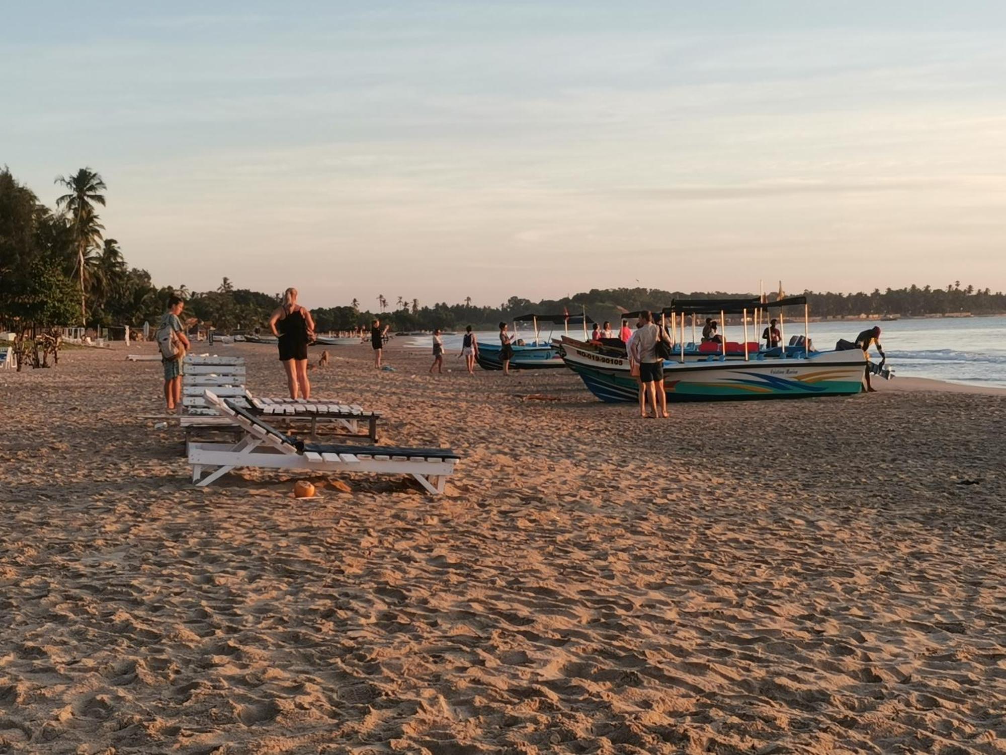 Surf Reef Beach Trincomalee Exterior photo