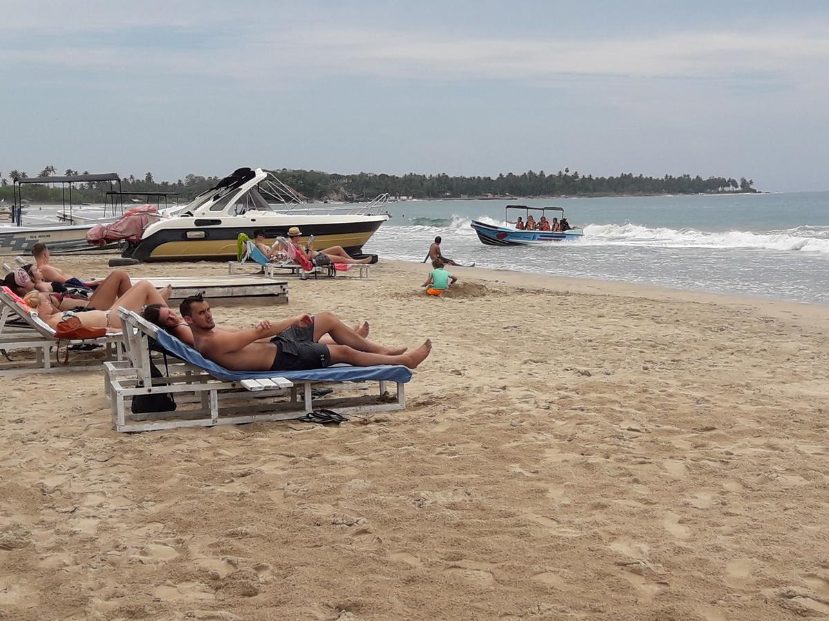 Surf Reef Beach Trincomalee Exterior photo