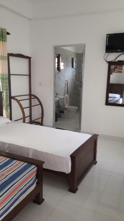 Surf Reef Beach Trincomalee Exterior photo