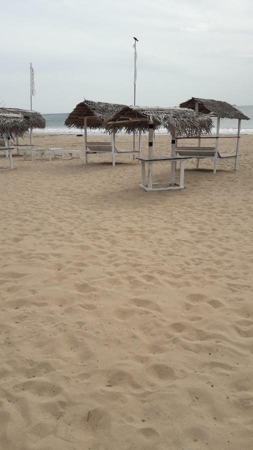 Surf Reef Beach Trincomalee Exterior photo